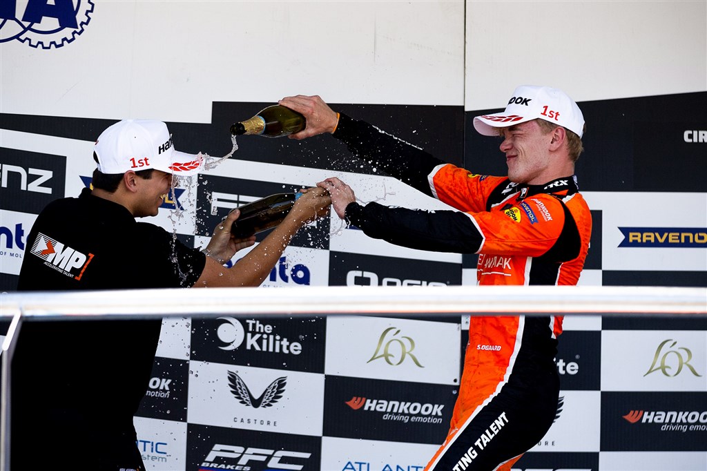 Sebastian Øgaard sikrede sejr og oprykning i mesterskabet
(Foto: Dutch Photo Agency)